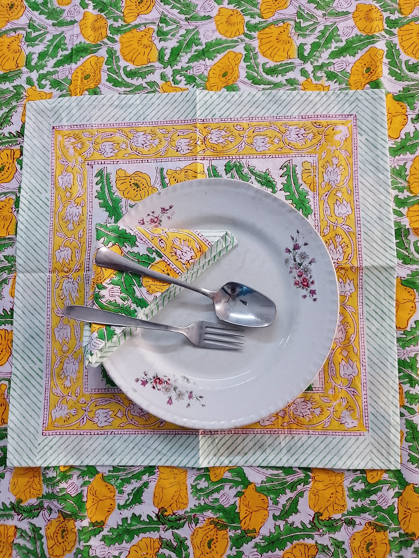 Indian Hand Block Traditional Printed Tablecloth Handmade Cotton Floral 6 Seater Tabletop Decorative for Dinning Table 60 * 90 Inches with Nepkins