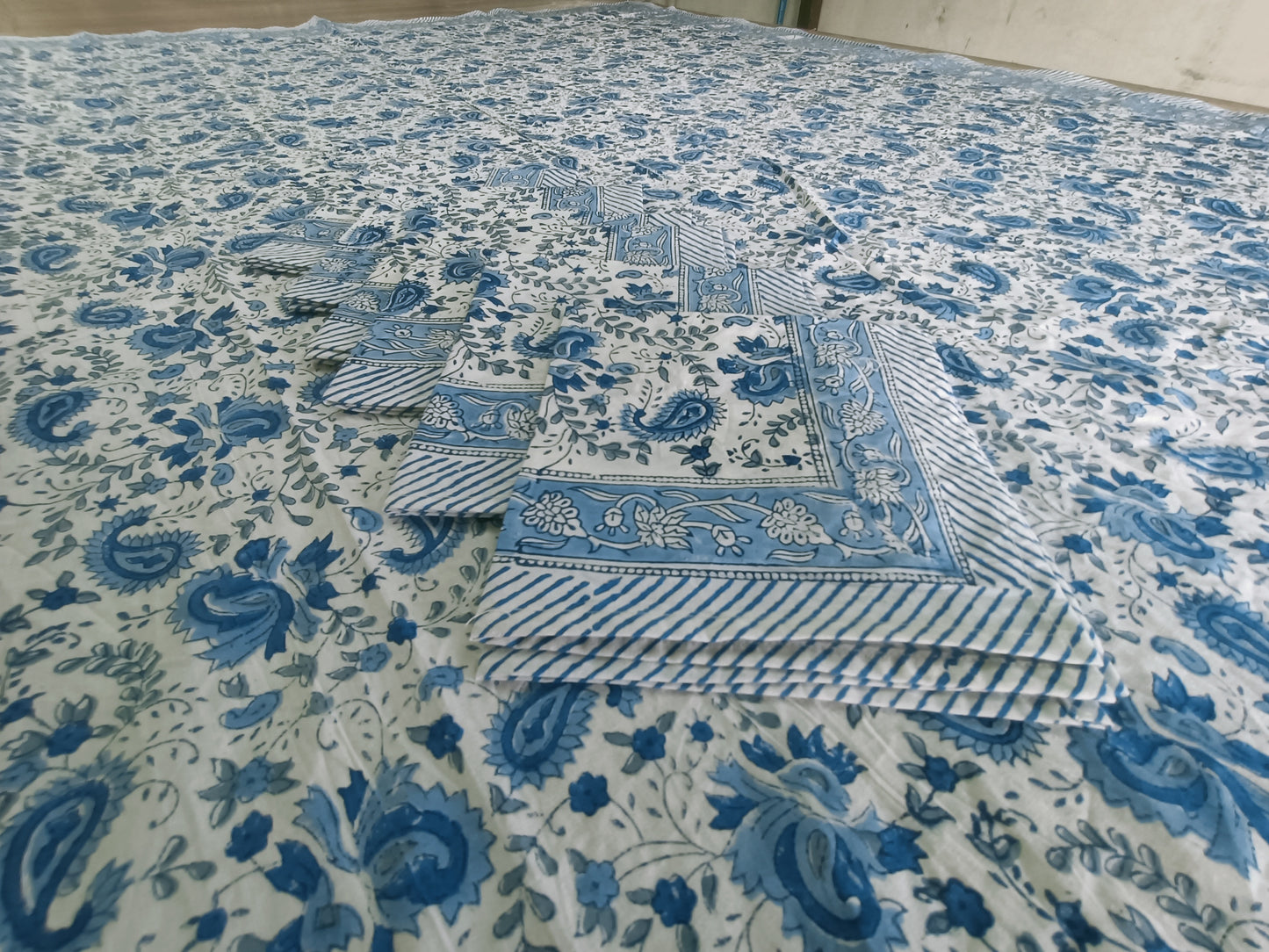 Indian Hand Block Traditional Printed Tablecloth Handmade Cotton Floral 6 Seater Tabletop Decorative for Dinning Table 60 * 90 Inches with Nepkins