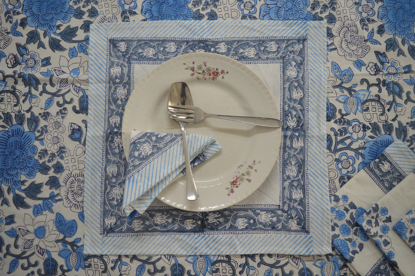 Indian Hand Block Traditional Printed Tablecloth Handmade Cotton Floral 6 Seater Tabletop Decorative for Dinning Table 60 * 90 Inches with Nepkins